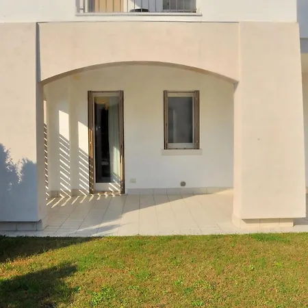 A Beautiful In A Quiet Area With Pool Apartment *