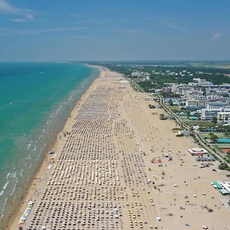 A Beautiful In A Quiet Area With Pool Bibione