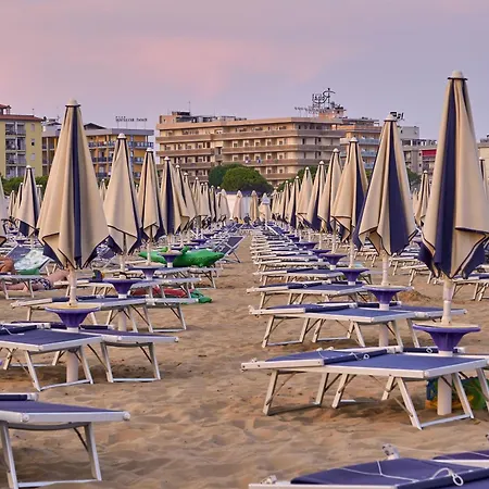 Apartamento A Beautiful In A Quiet Area With Pool Bibione