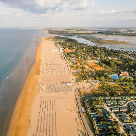 A Beautiful In A Quiet Area With Pool * Bibione