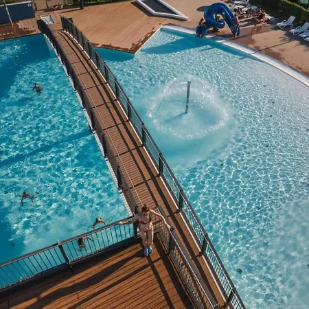 Wonderful With Pool アパート ビビオーネ