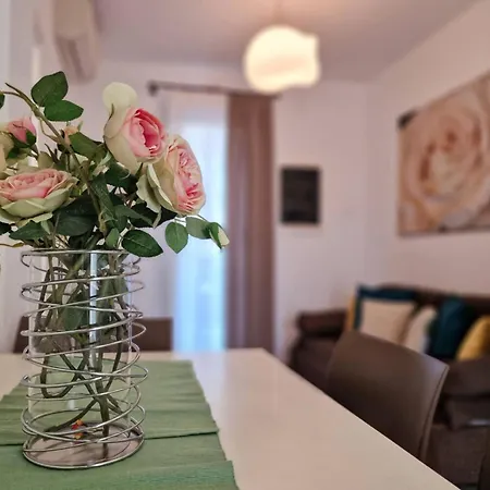 Wonderful With Pool アパート ビビオーネ